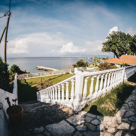 Villa Galanis By The Sea Niforeika Exterior foto